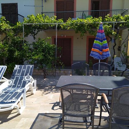 Apartmani Katarina Barbat na Rabu Екстер'єр фото