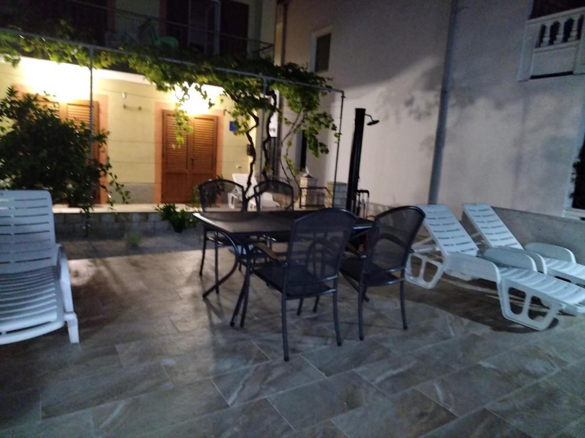 Apartmani Katarina Barbat na Rabu Екстер'єр фото